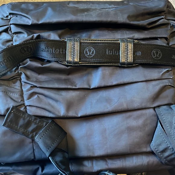 Lululemon gym / travel / diaper bag - Picture 8 of 8